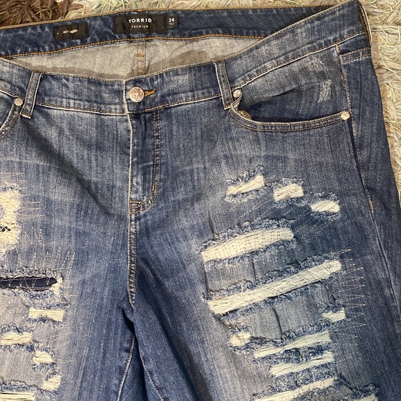 NWT TORRID DISTRESSED BOYFRIEND JEANS, - Picture 8 of 12